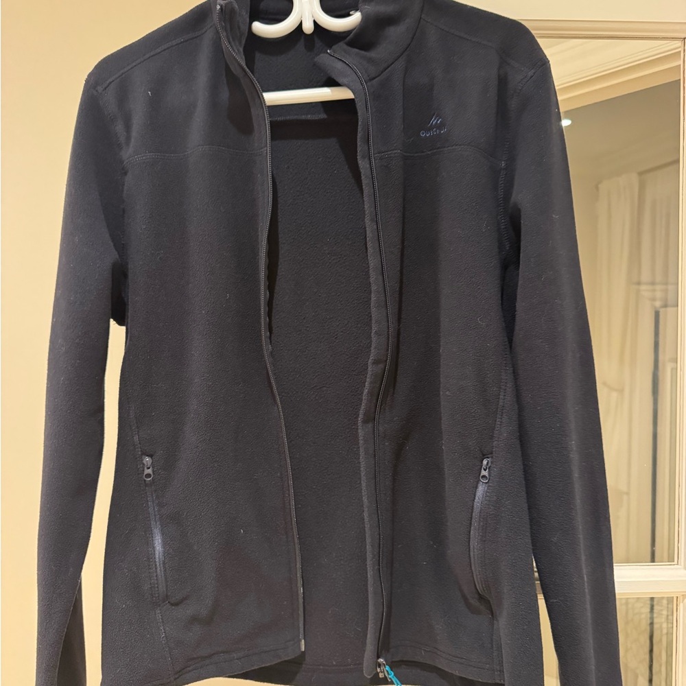 Women’s navy blue/black fleece sweater